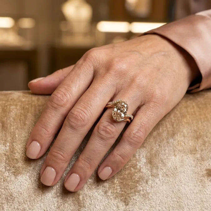 The Vintage Champagne Oval Ring — Ergonomic Bypass Fit for Swollen Knuckles & Everyday Comfort