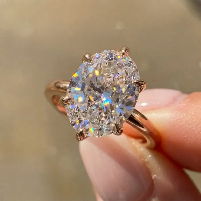 Vintage Floral Oval Ring | 18K Gold Latticework & 6-Prong Sparkle