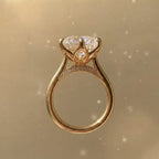 Vintage Floral Oval Ring | 18K Gold Latticework & 6-Prong Sparkle