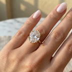 Vintage Floral Oval Ring | 18K Gold Latticework & 6-Prong Sparkle