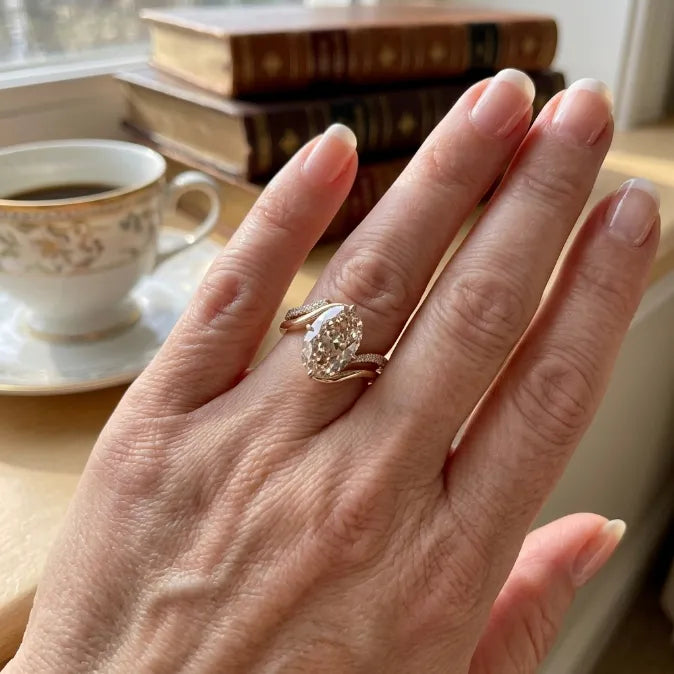 The Vintage Champagne Oval Ring — Ergonomic Bypass Fit for Swollen Knuckles & Everyday Comfort